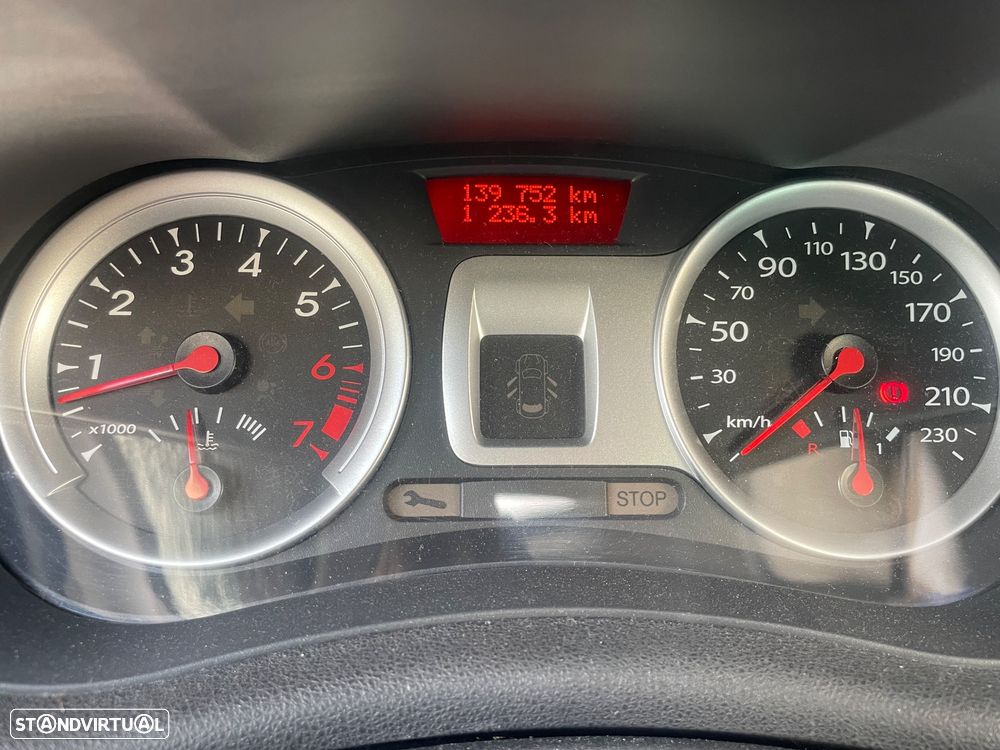 Renault Clio 1.2 16V Confort 130g - 7