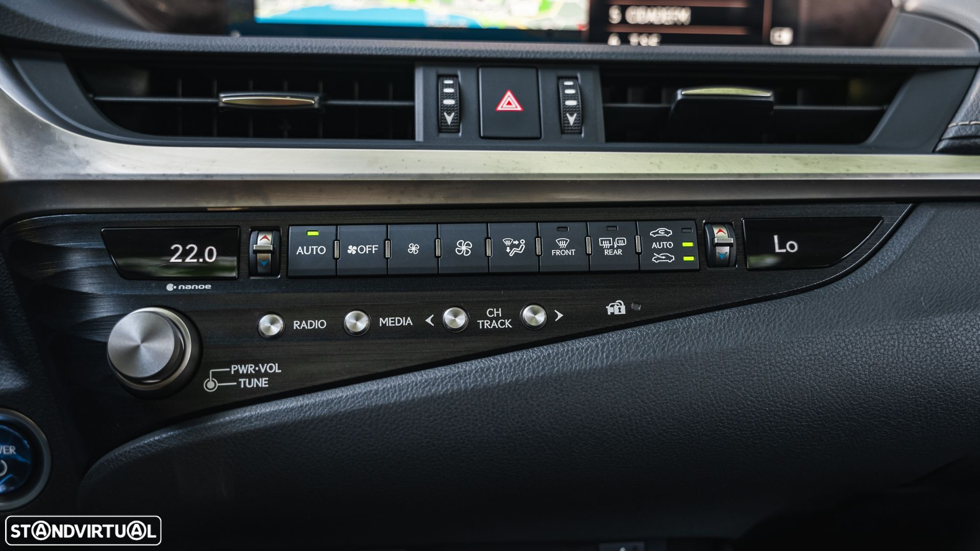 Lexus ES 300h Special Edition - 27