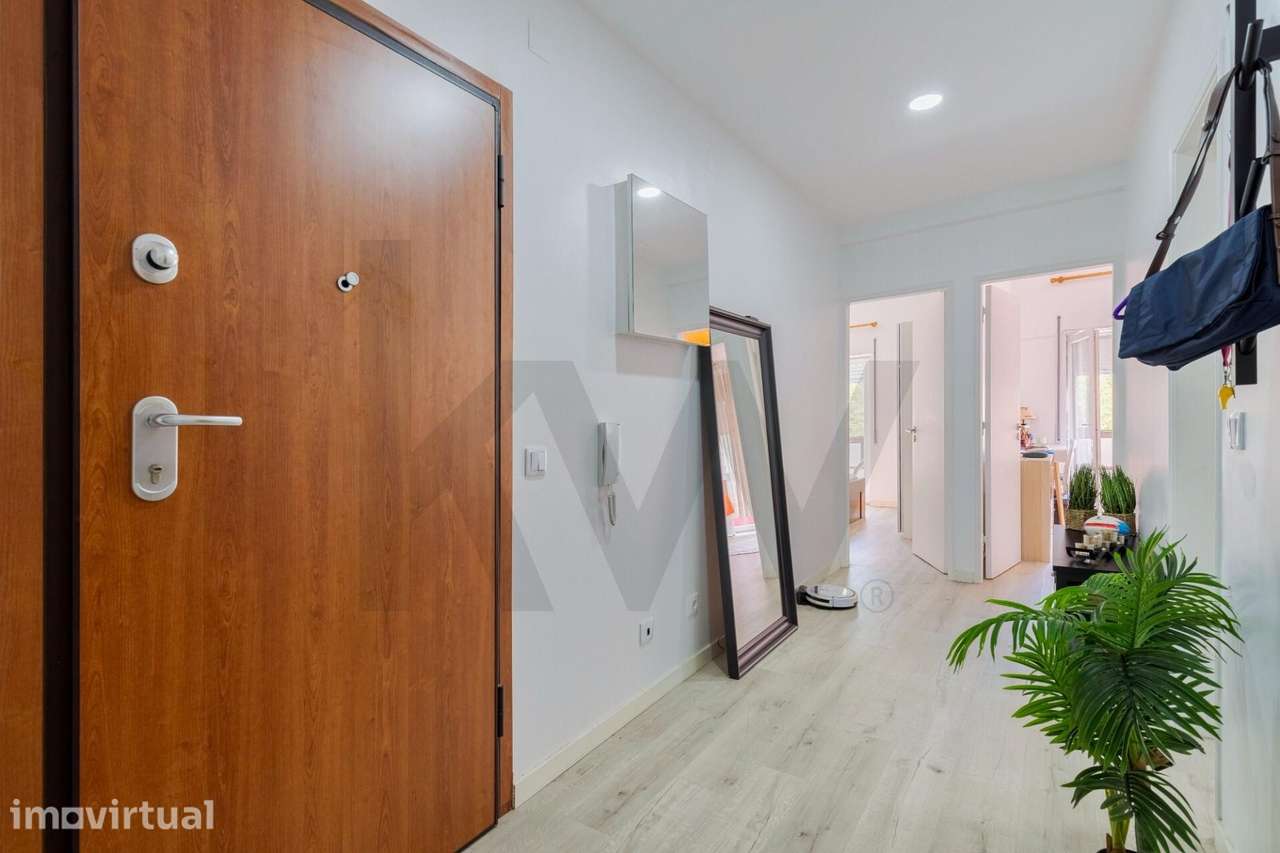 Apartamento T2 c/ Varanda Onde a Luz Encontra o Acolhimento | Amora - - Grande imagem: 2/34