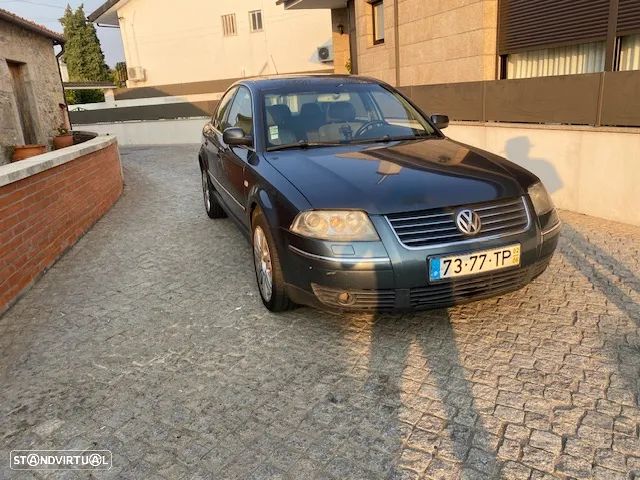 VW Passat 1.9 TDi Highline 4M - 2