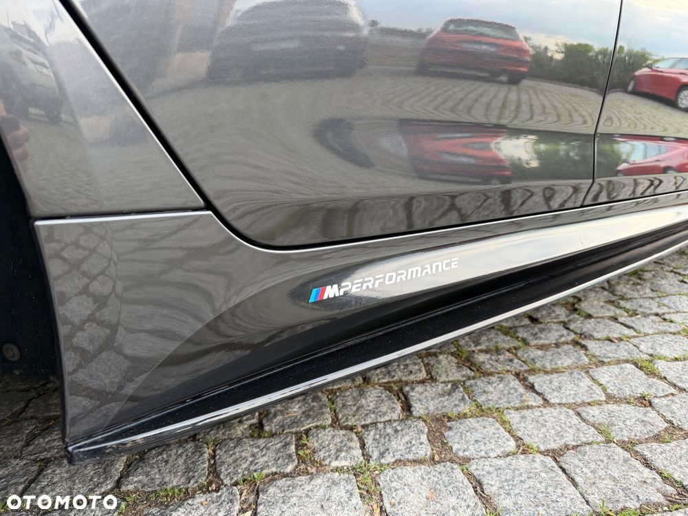 BMW Seria 5 M550i xDrive - 38