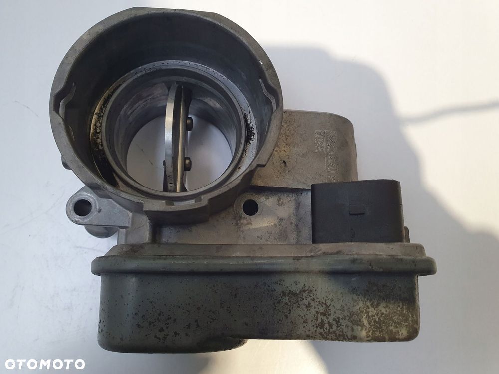 PRZEPUSTNICA VW Touran 2.0 TDI 03G128063B - 5