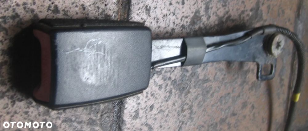 dźwignia rączka fotela zapięcie pasa KIA CEED I - 3