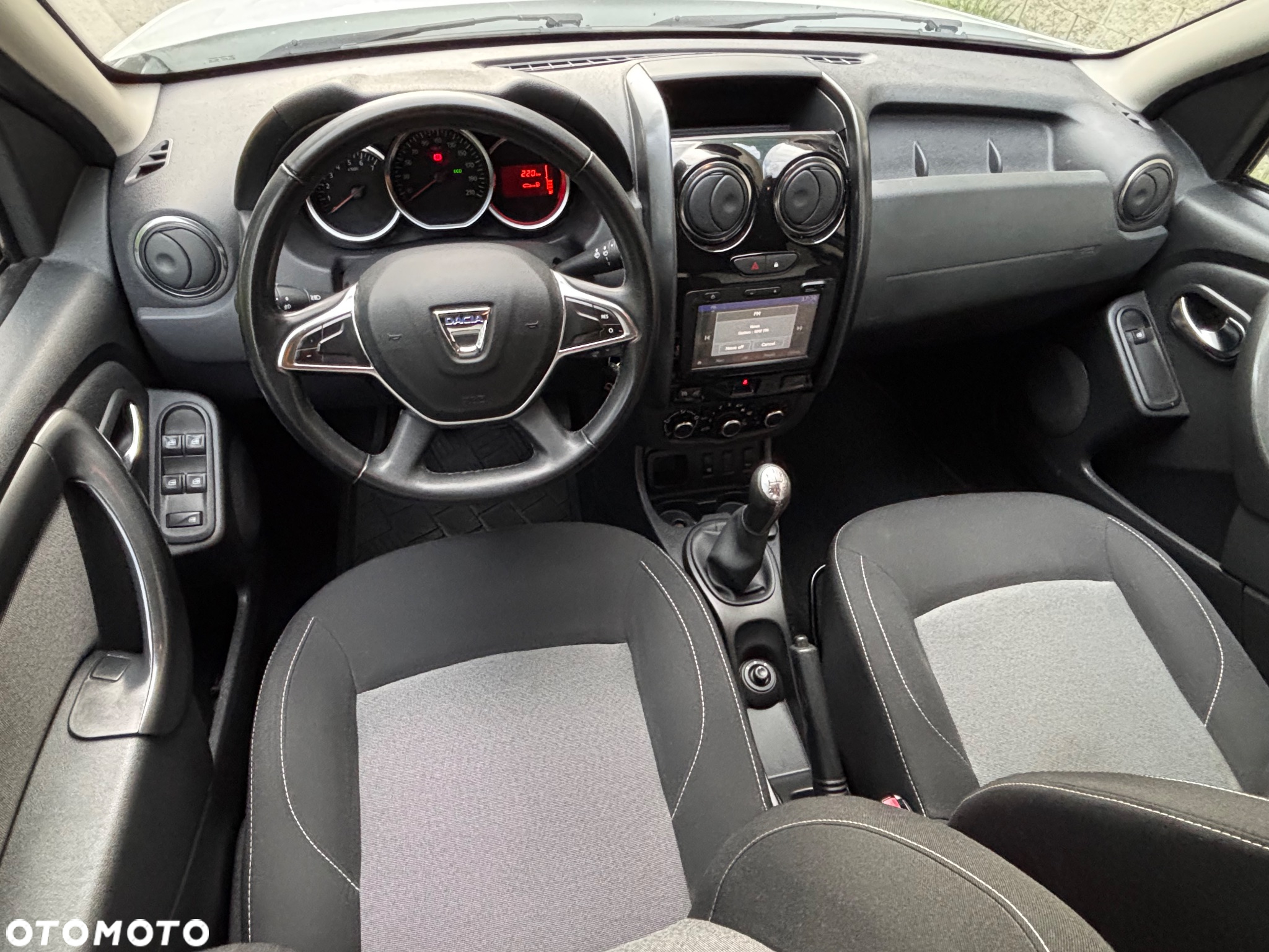Dacia Duster 1.6 SCe Blackshadow S&S - 11