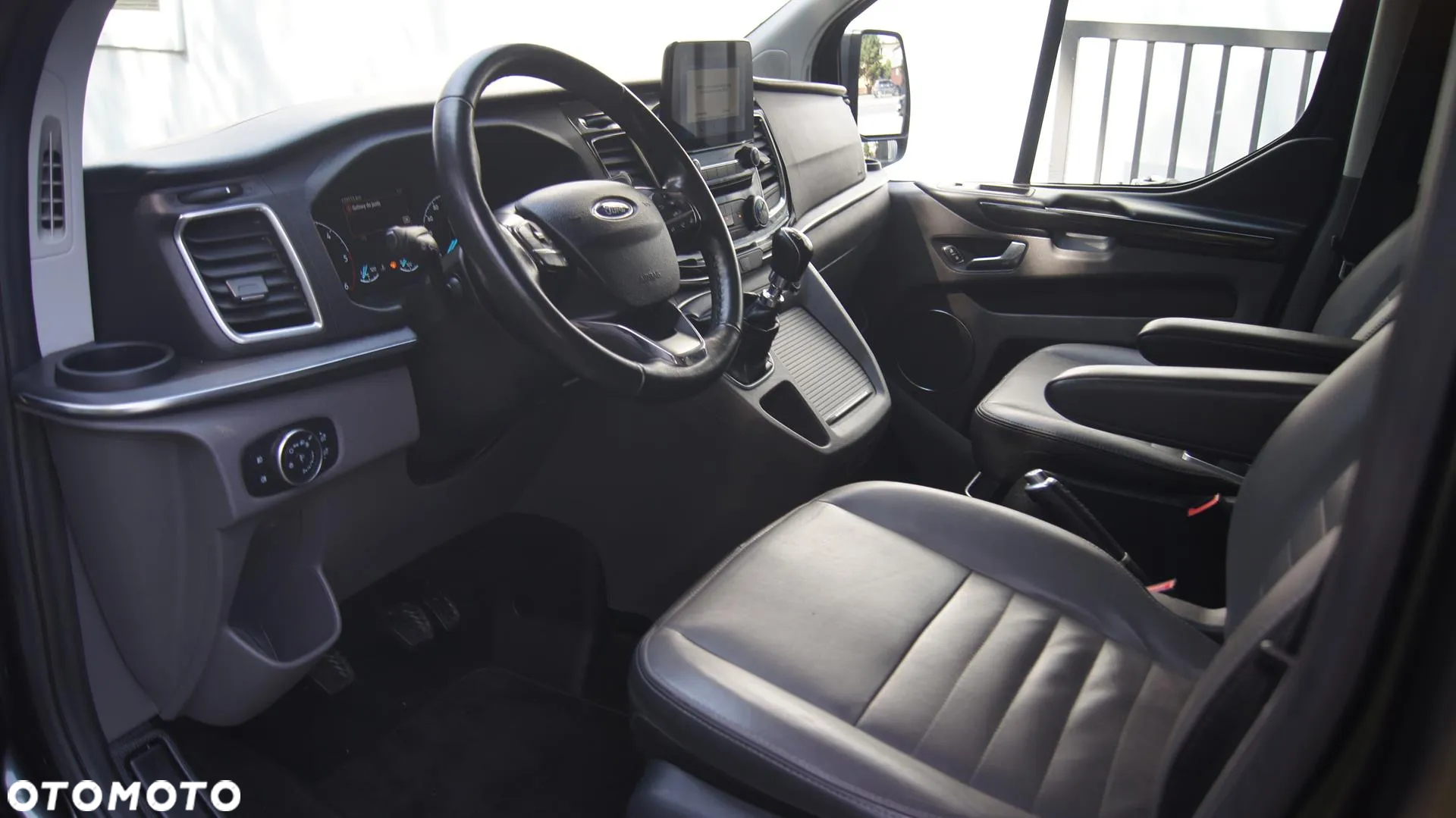Ford Tourneo Custom 2.0 EcoBlue L2 Shuttle Bus Titanium - 11