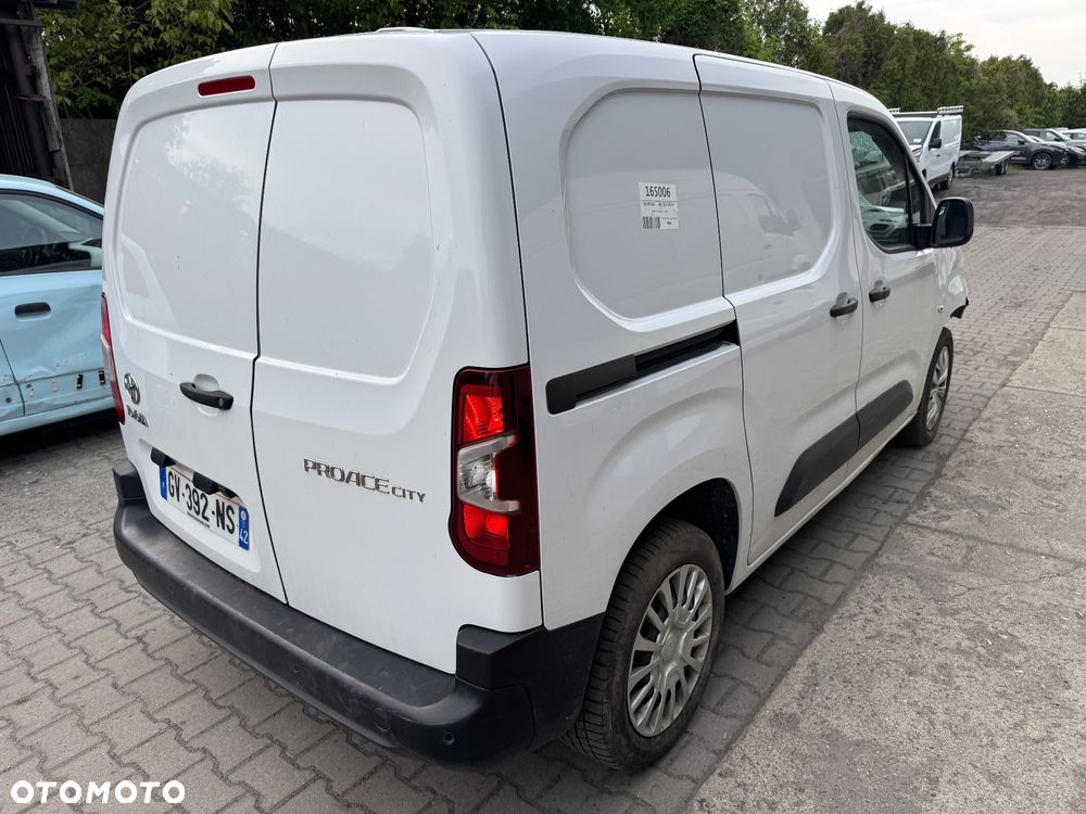 Toyota PROACE CITY ASYSTENT PASA RUCHU, KAMERA COFANIA, KLIMATYZACJA NAWIGACJA TEMPOMAT - 3