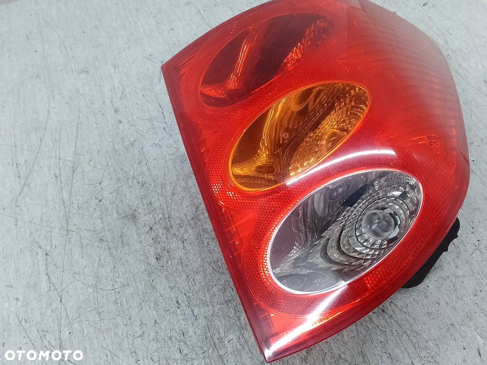 LAMPA TYLNA PRAWA PEUGEOT 1007 9646116880 89031533 HATCHBACK - 2