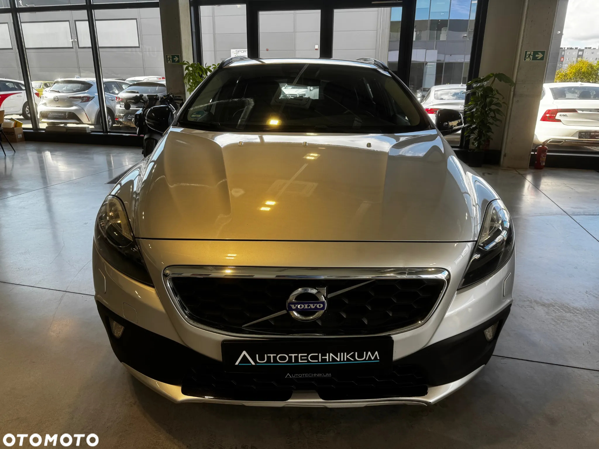 Volvo V40 Cross Country D3 Geartronic Momentum - 2
