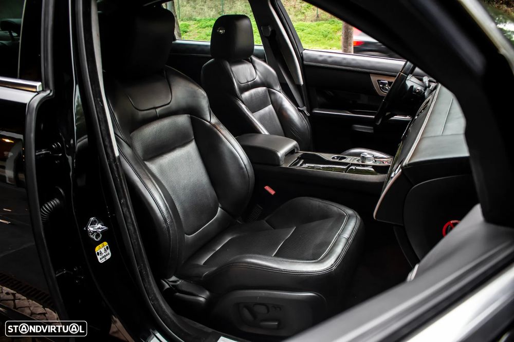 Jaguar XF 3.0 D V6 S Luxury - 30