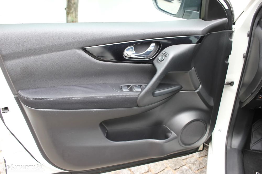 Nissan Qashqai 1.5 dCi N-Connecta - 9
