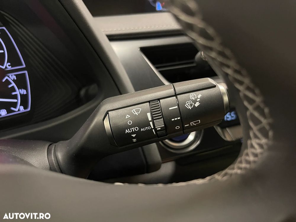 Lexus UX 250h Business Edition - 18