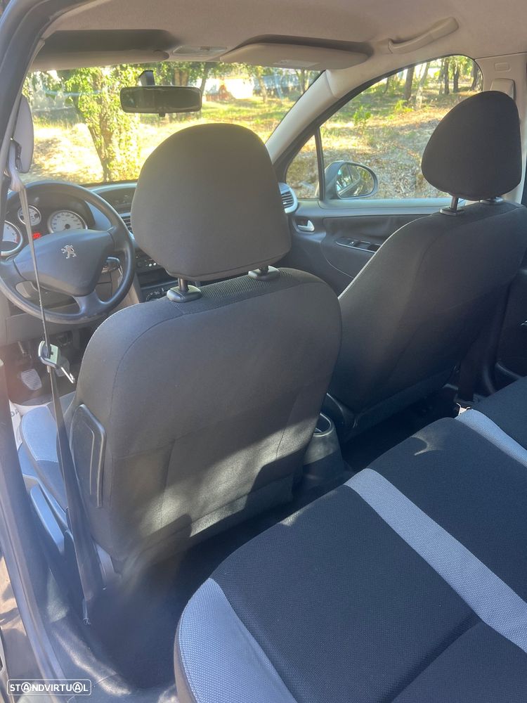 Peugeot 207 1.4 16V Trendy - 9