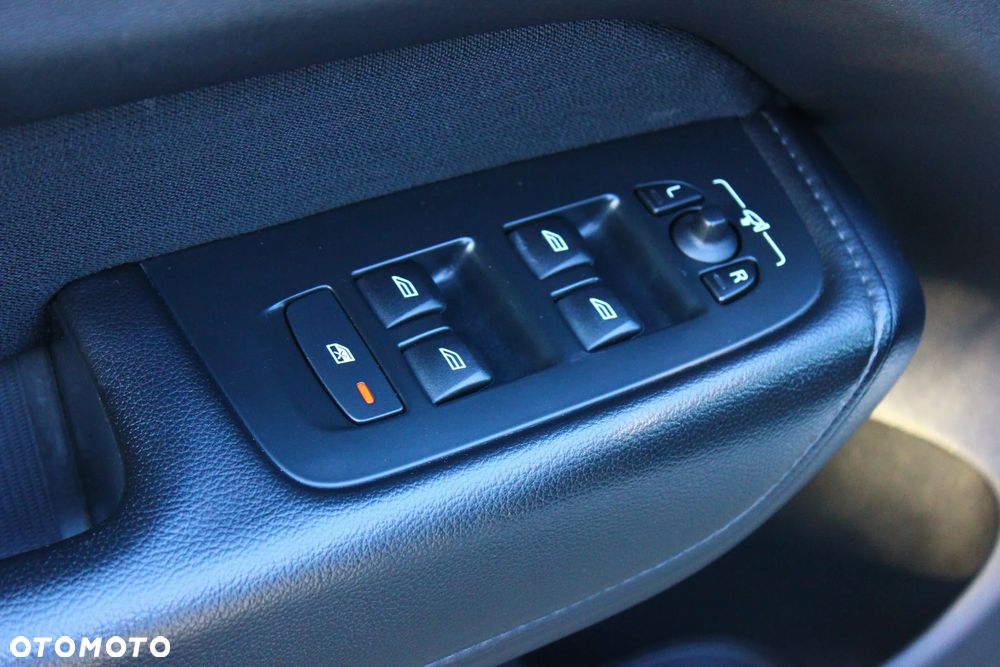 Volvo XC 60 D4 Momentum Pro - 32