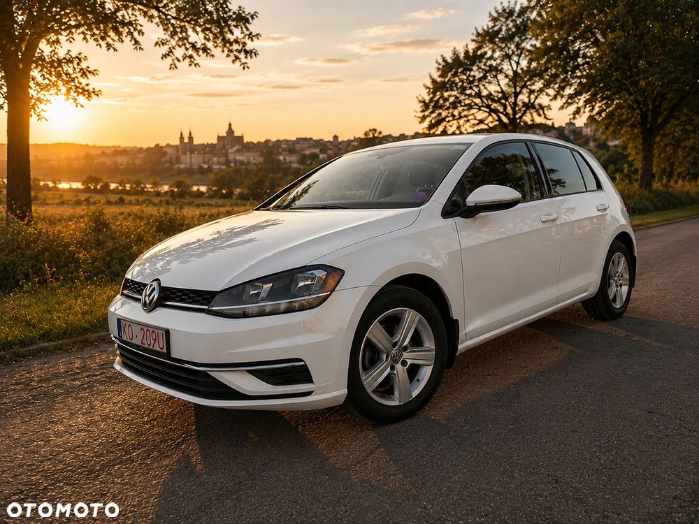 Volkswagen Golf - 1