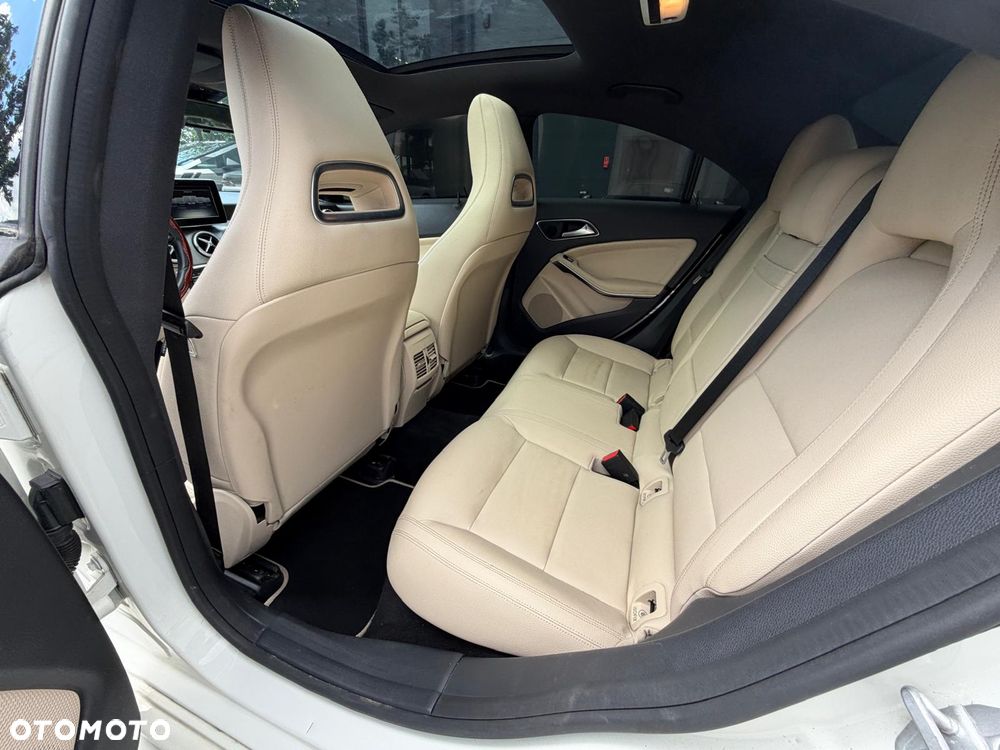Mercedes-Benz CLA 250 7G-DCT AMG Line - 30