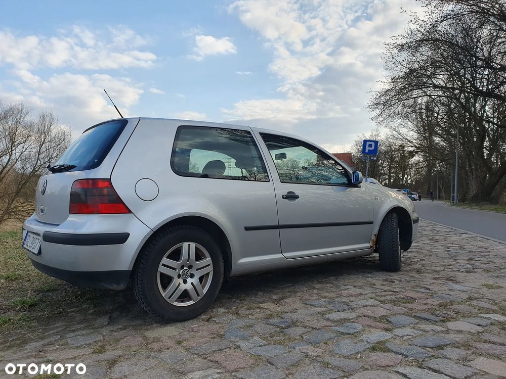 Volkswagen Golf - 2