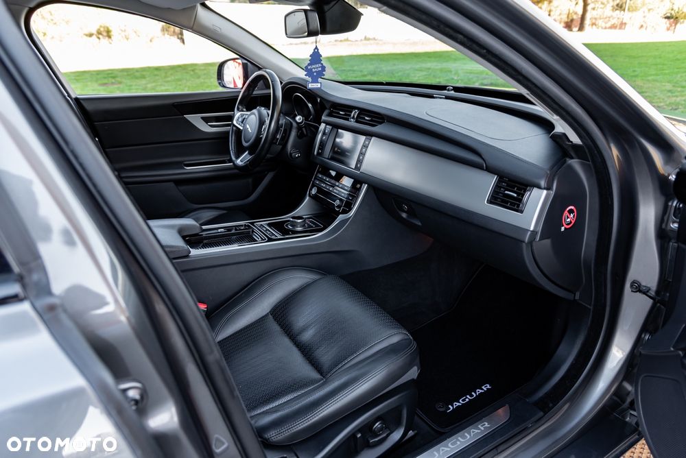 Jaguar XF 30d S - 22