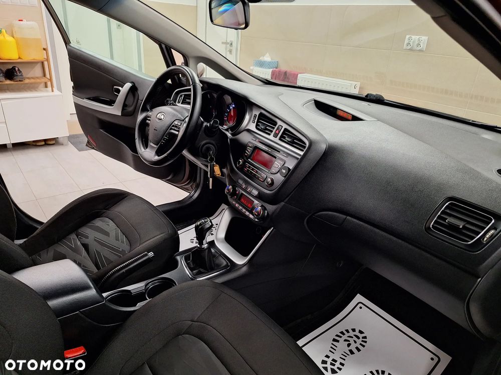 Kia Ceed 1.6 GDI Fifa World Cup Edition - 25