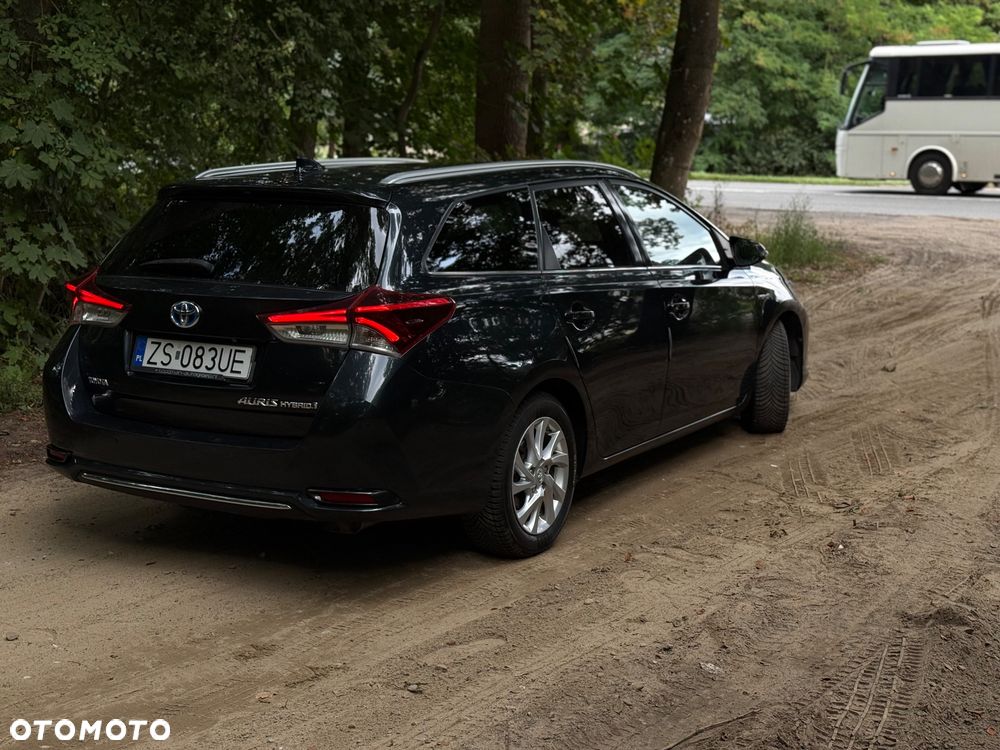 Toyota Auris Hybrid 135 Prestige - 4