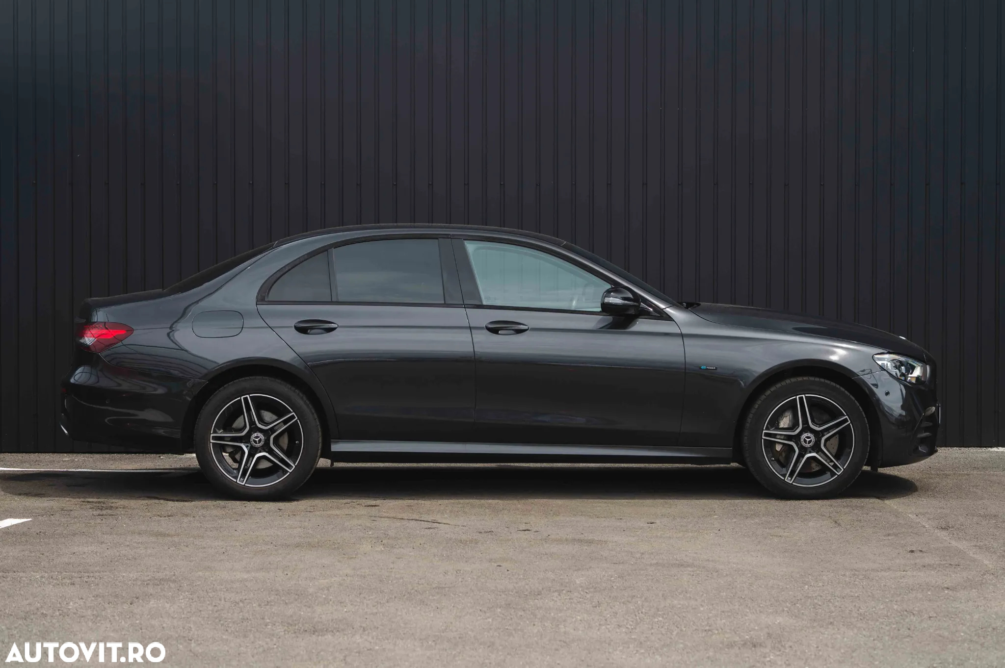 Mercedes-Benz E 300e 4Matic 9G-TRONIC Edition AMG Line - 4