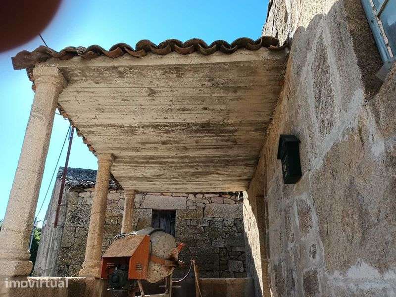 CASA A RECUPERAR NA ALDEIA troco por Auto caravana ou caravana - Grande imagem: 2/12
