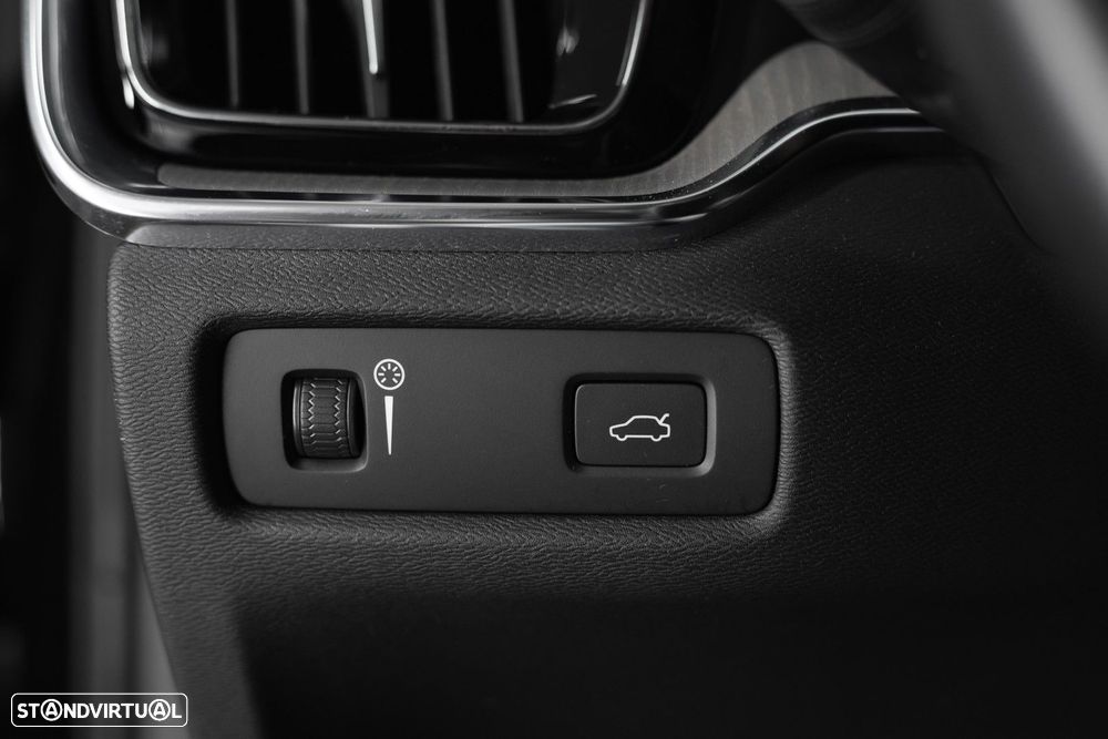 Volvo V60 2.0 B4 Momentum Geartronic - 36