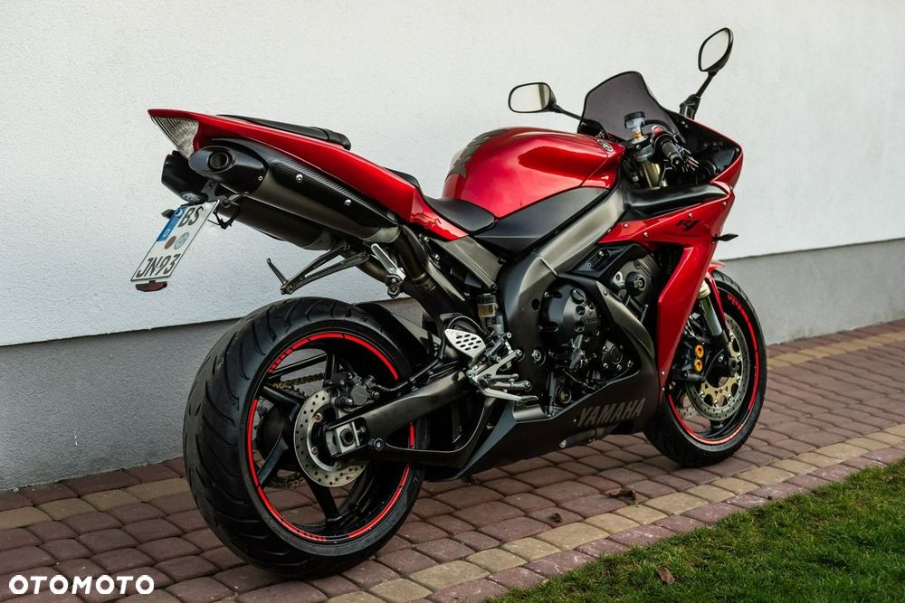 Yamaha R1 - 8
