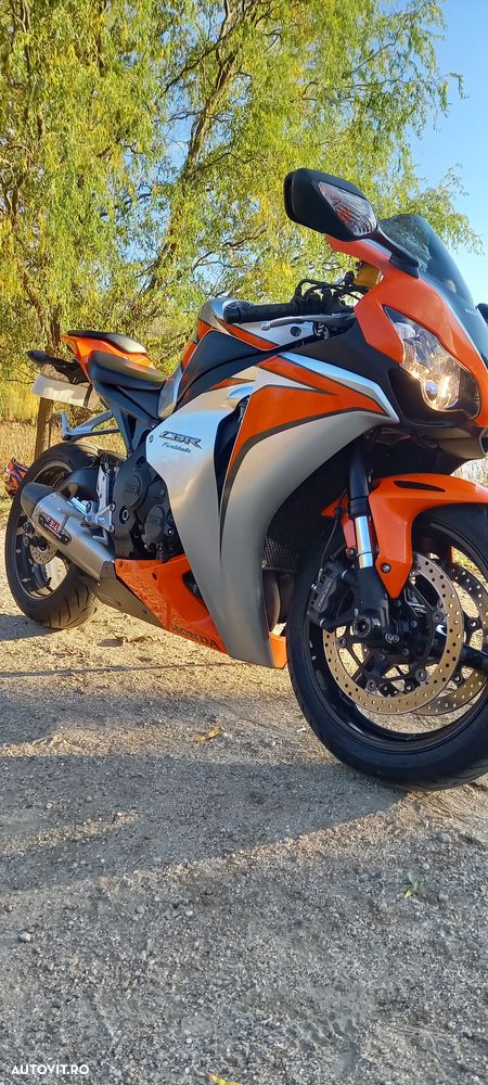 Honda CBR 1000RR Fireblade - 1