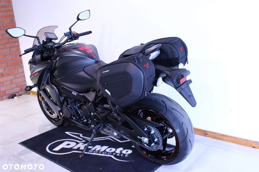 Suzuki GSX - 7