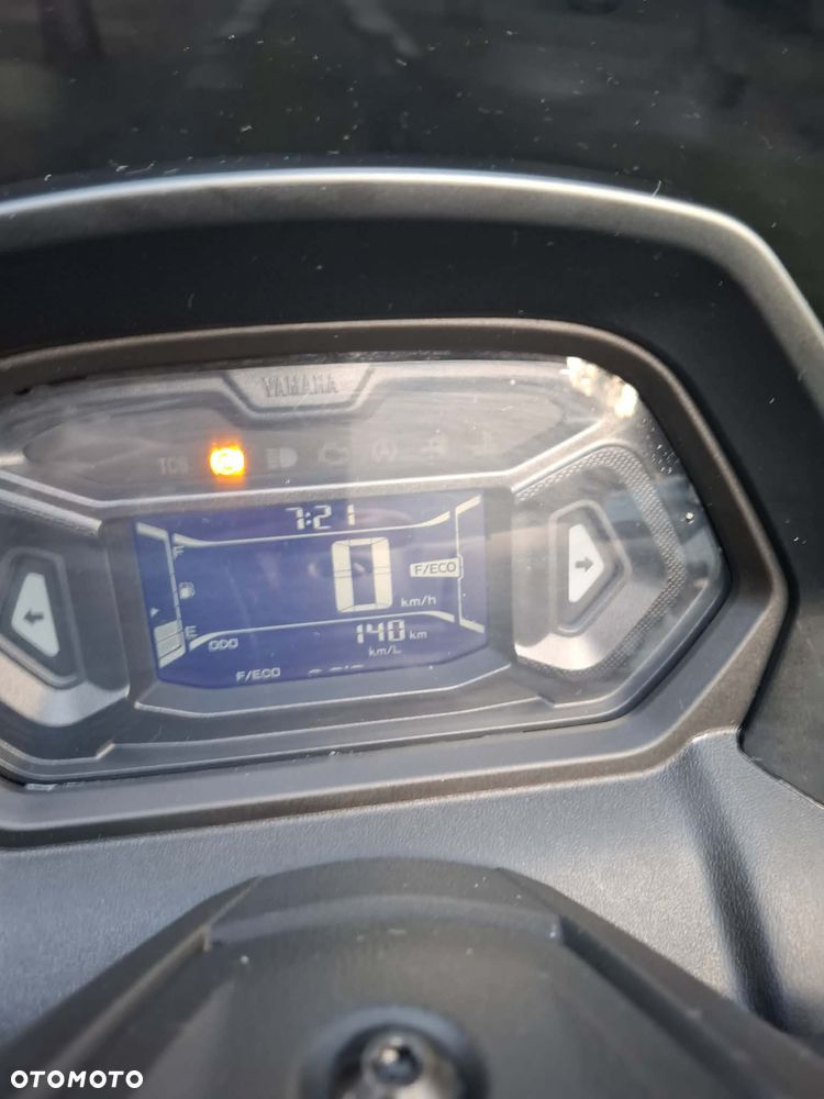 Yamaha NMAX - 11