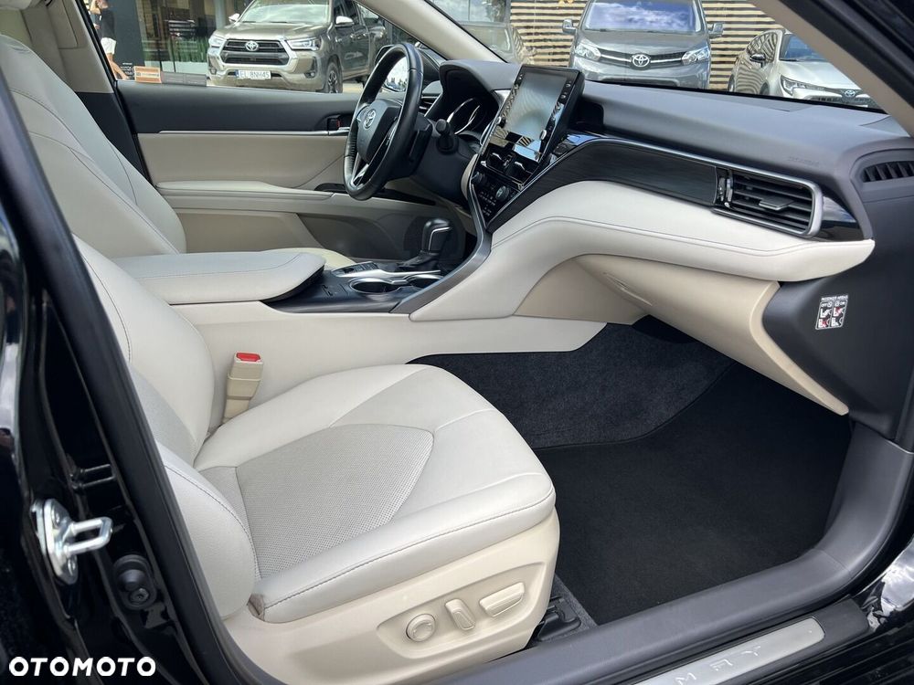 Toyota Camry 2.5 Hybrid Executive CVT - 26