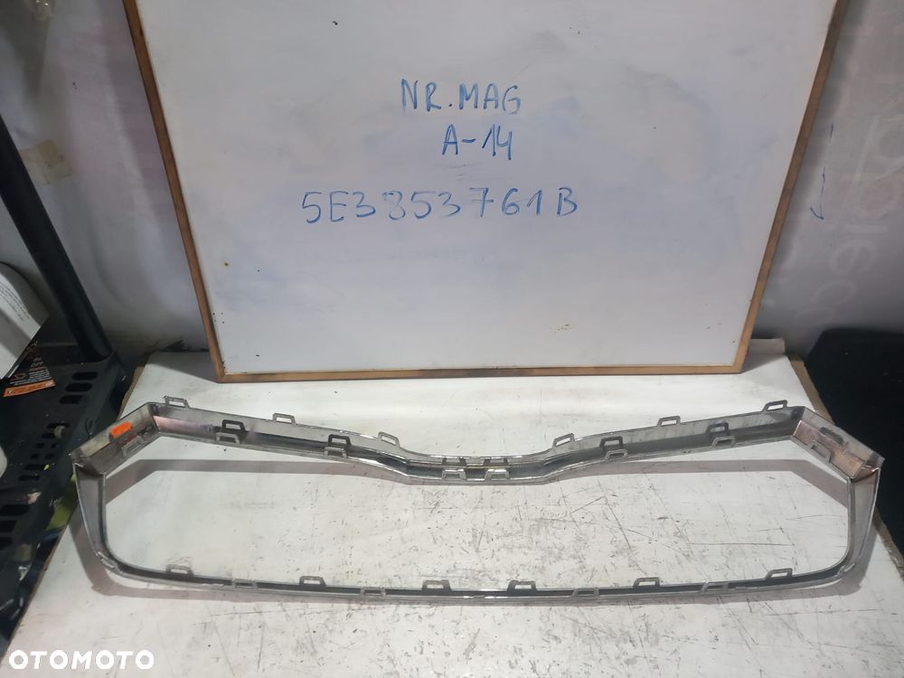 RAMKA ATRAPY CHROM SKODA OCTAVIA IV 5E3853761B - 2