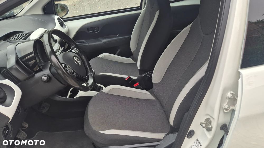 Toyota Aygo x-play - 12
