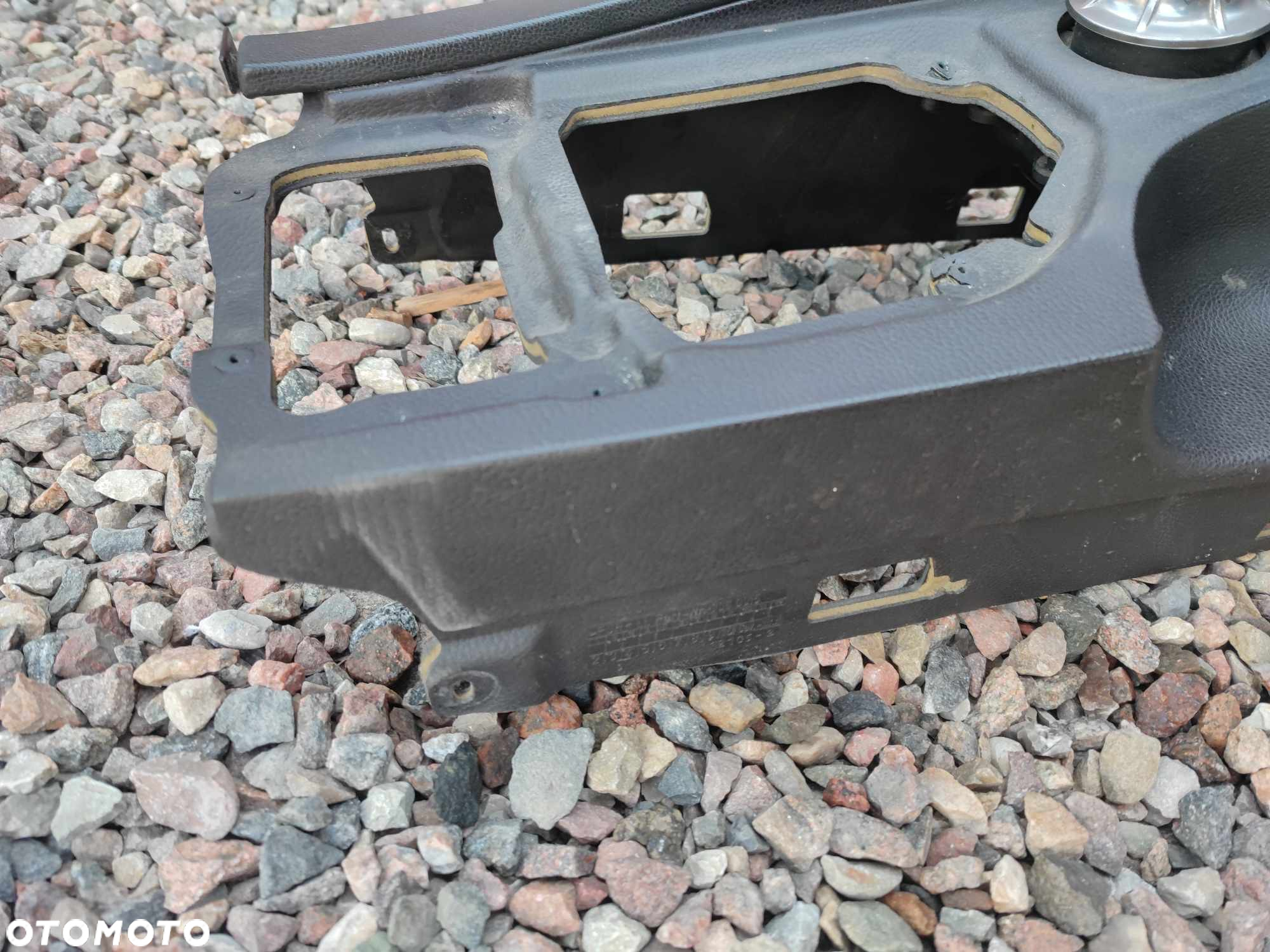 BMW E60 / E61 / E60LCI / E61LCI ORYGINALNY SKÓRZANY PODŁOKIETNIK /TUNEL ŚRODKOWY + GUZIK I-DRIVE + TELEFON O NR. 9 191 771 / 9 132 650 / 7 059 977 OEM W STANIE BARDZO DOBRYM - 10