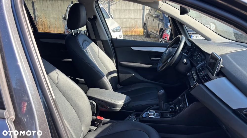 BMW Seria 2 218d - 22