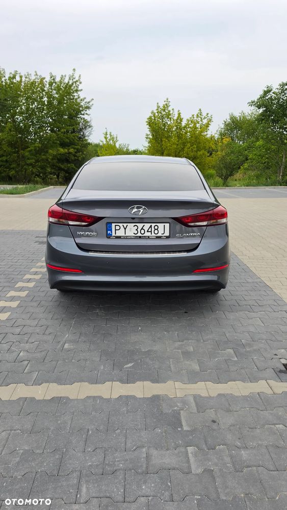 Hyundai Elantra 1.6 Style - 4