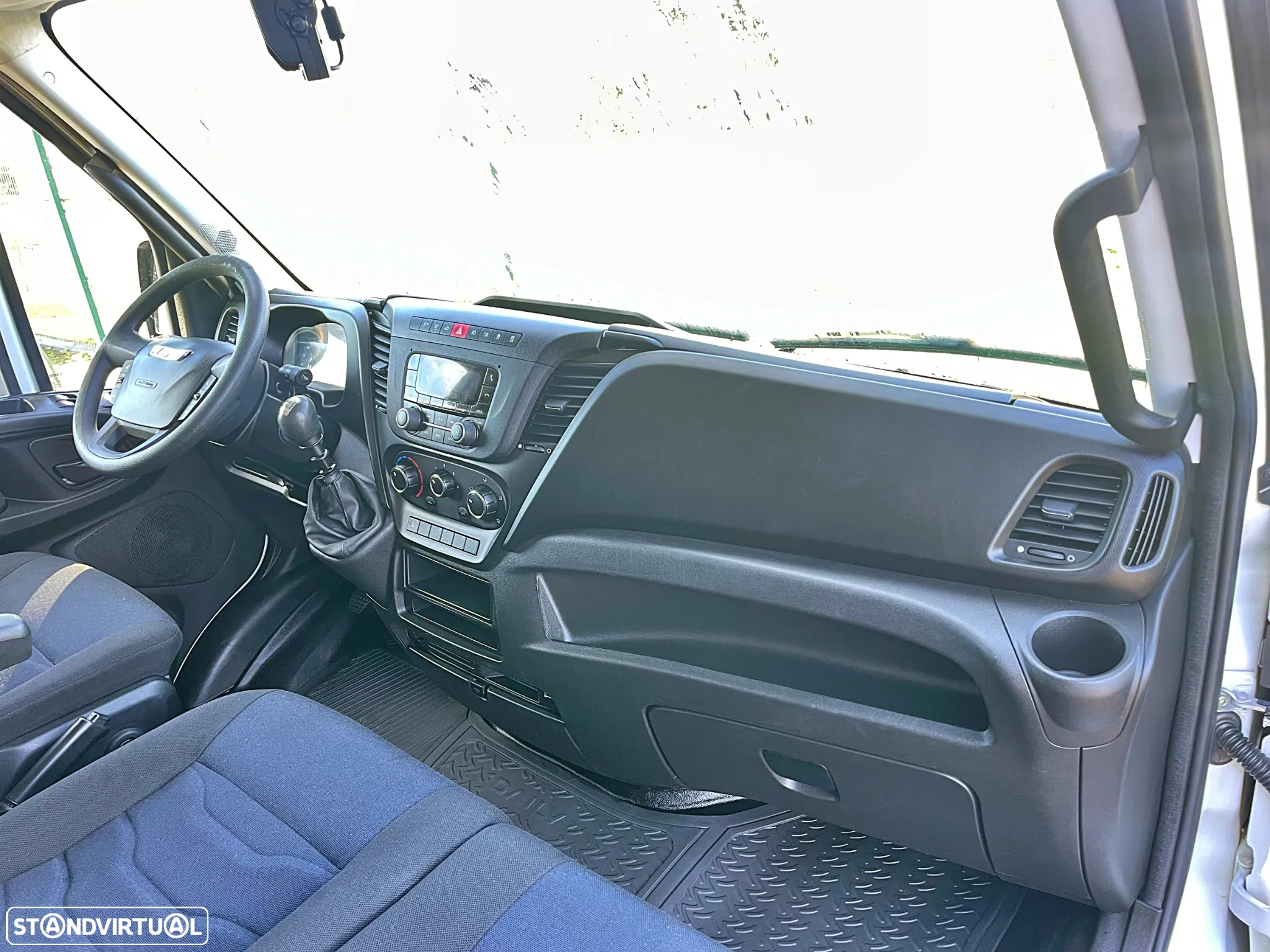 Iveco Daily 3.0D Contentor + Plataforma Elevatória - 12