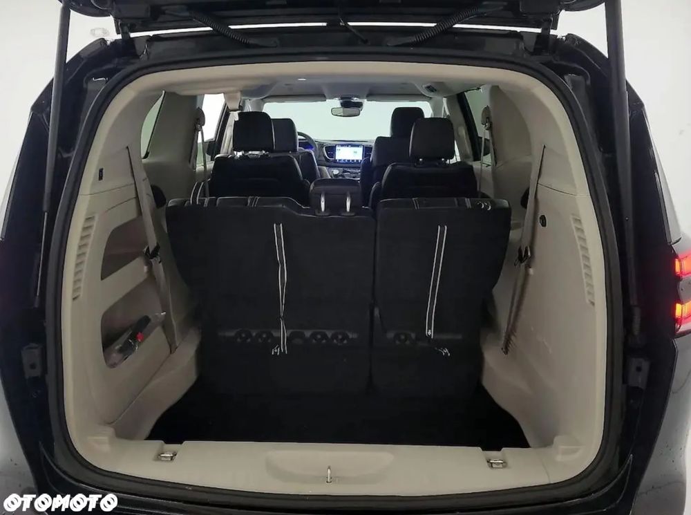 Chrysler Pacifica - 13