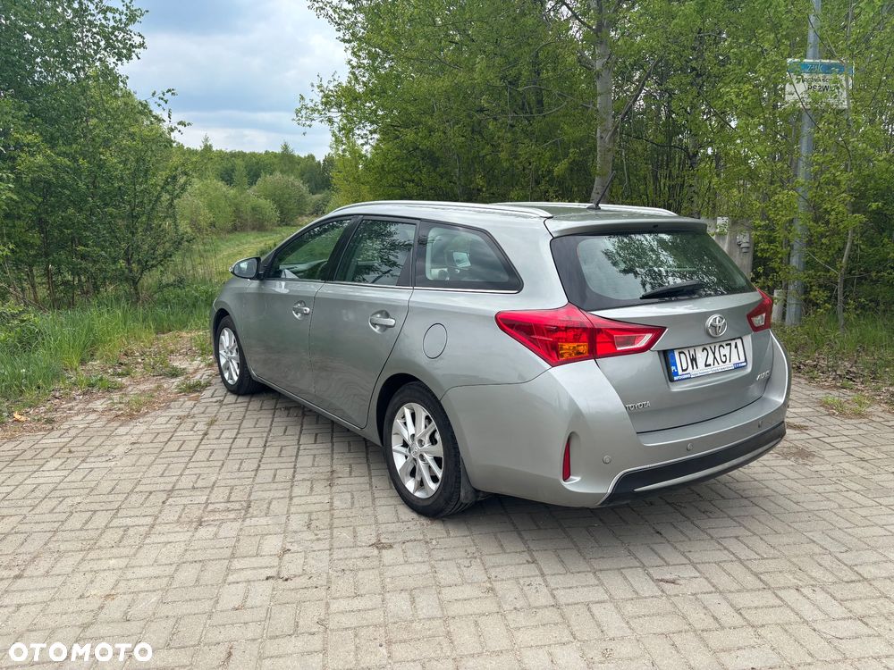 Toyota Auris 1.6 Premium Comfort - 4