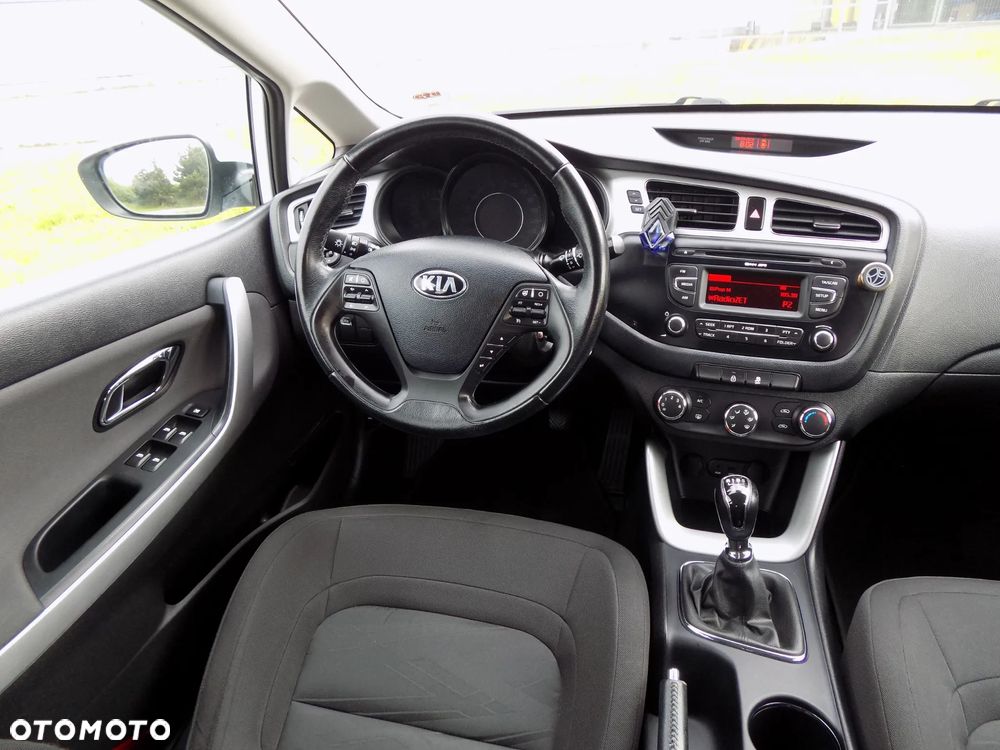 Kia Ceed - 12