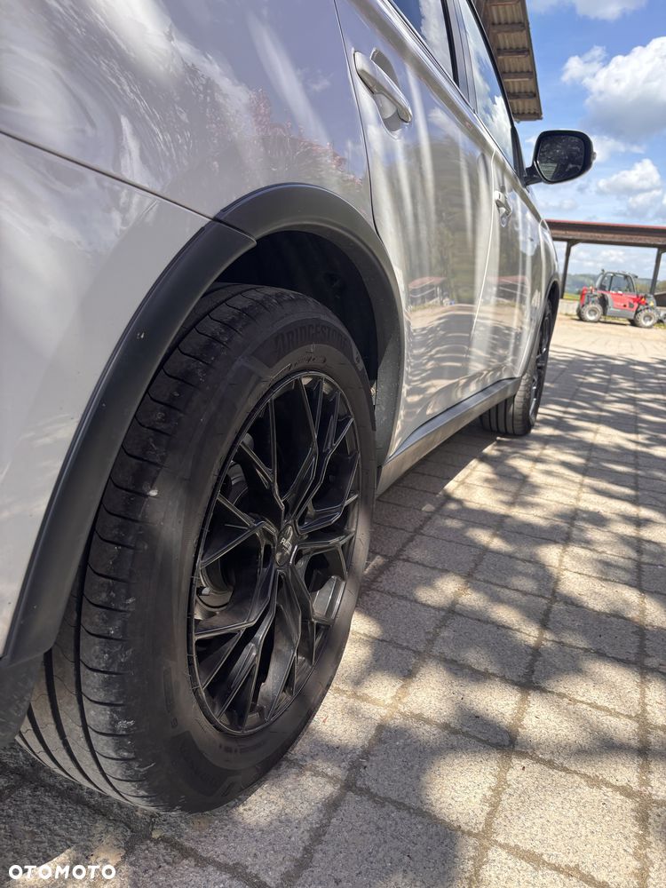 Mitsubishi Outlander - 4