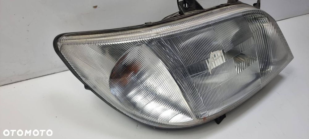 LAMPA PRAWA PRZÓD MERCEDES SPRINTER 208 - 2
