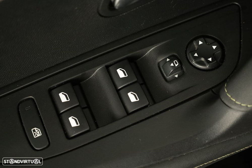 Peugeot 2008 1.2 PureTech GT EAT8 - 19