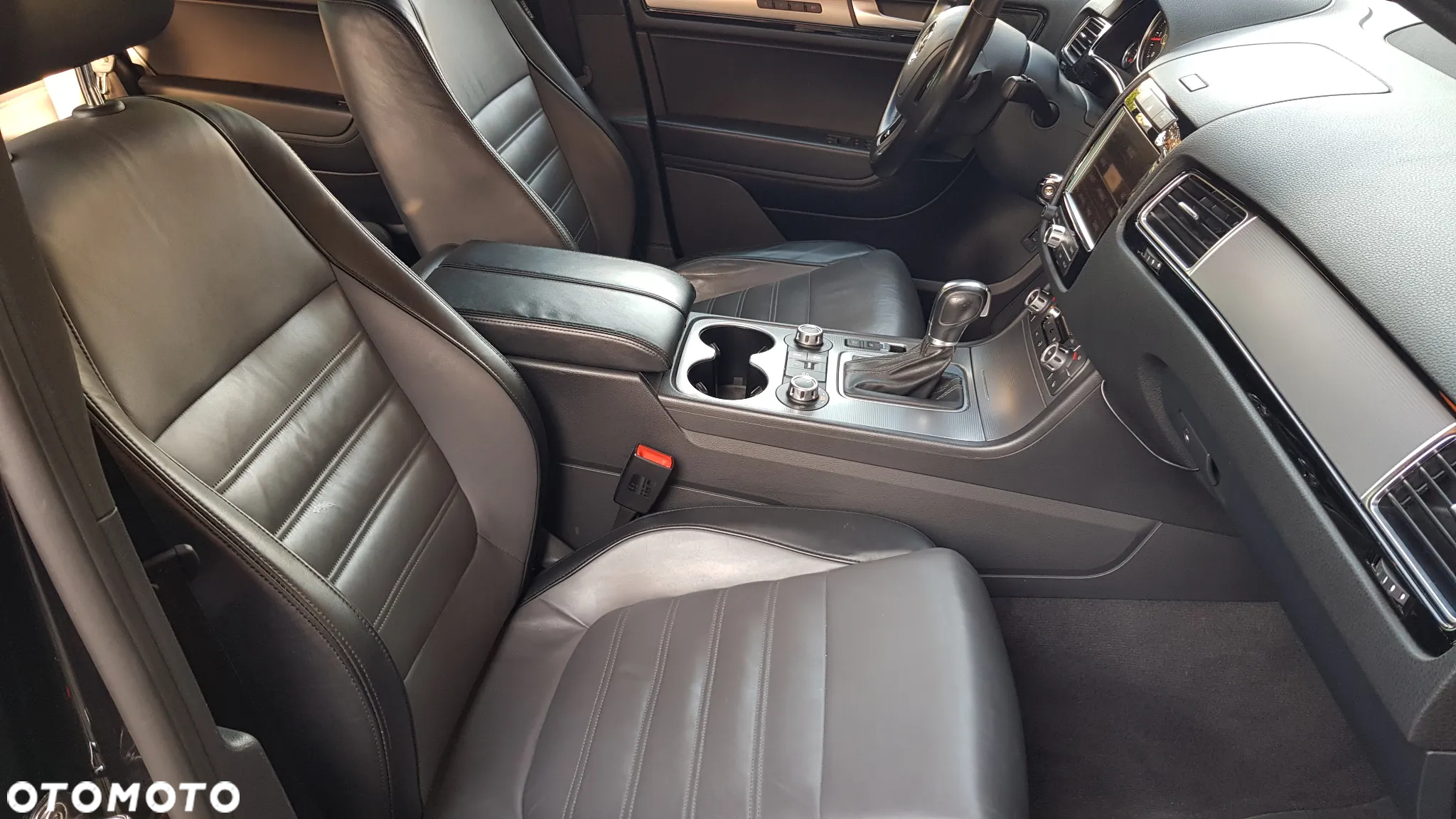 Volkswagen Touareg 3.0 V6 TDI BMT Perfectline R-Style - 11