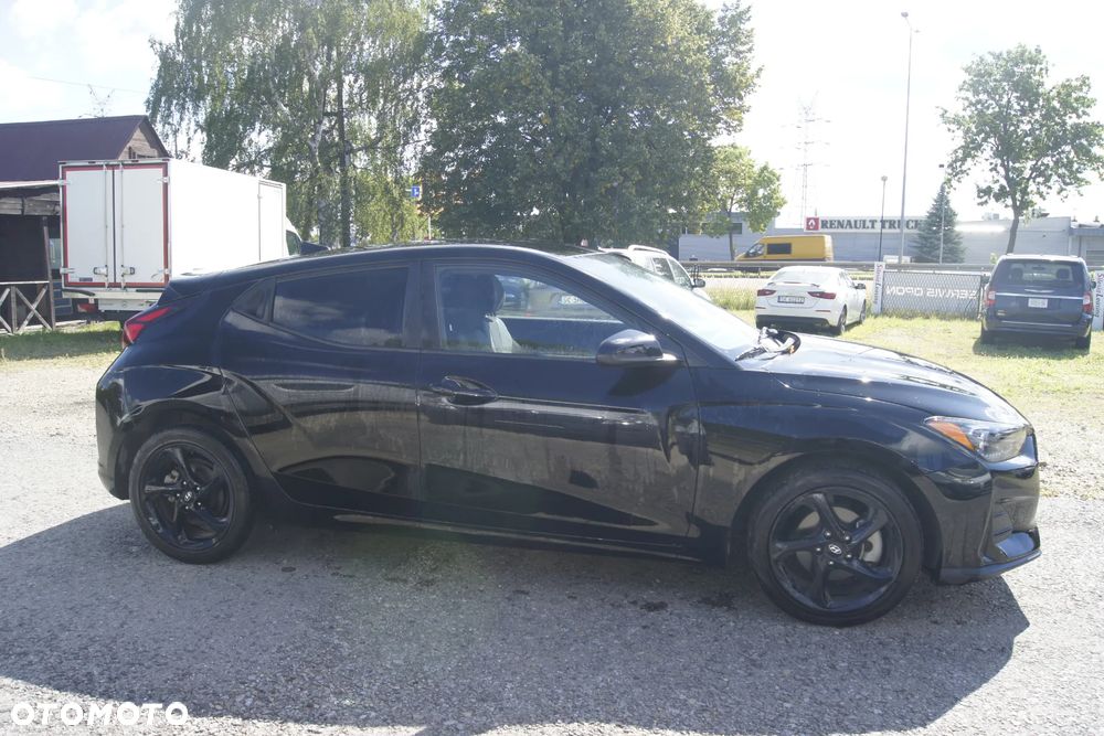 Hyundai Veloster - 4
