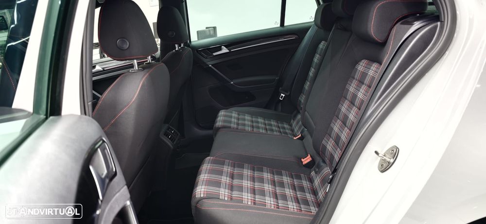 VW Golf - 44