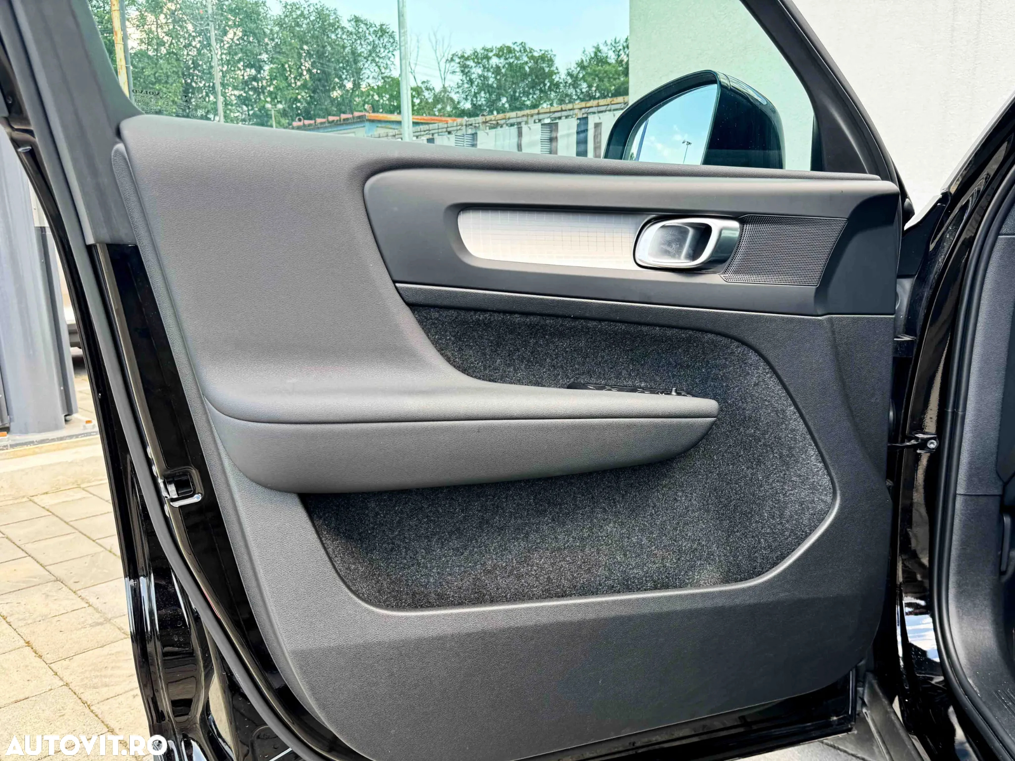 Volvo XC 40 B4 AT8 AWD Mild Hybrid Momentum Pro - 18