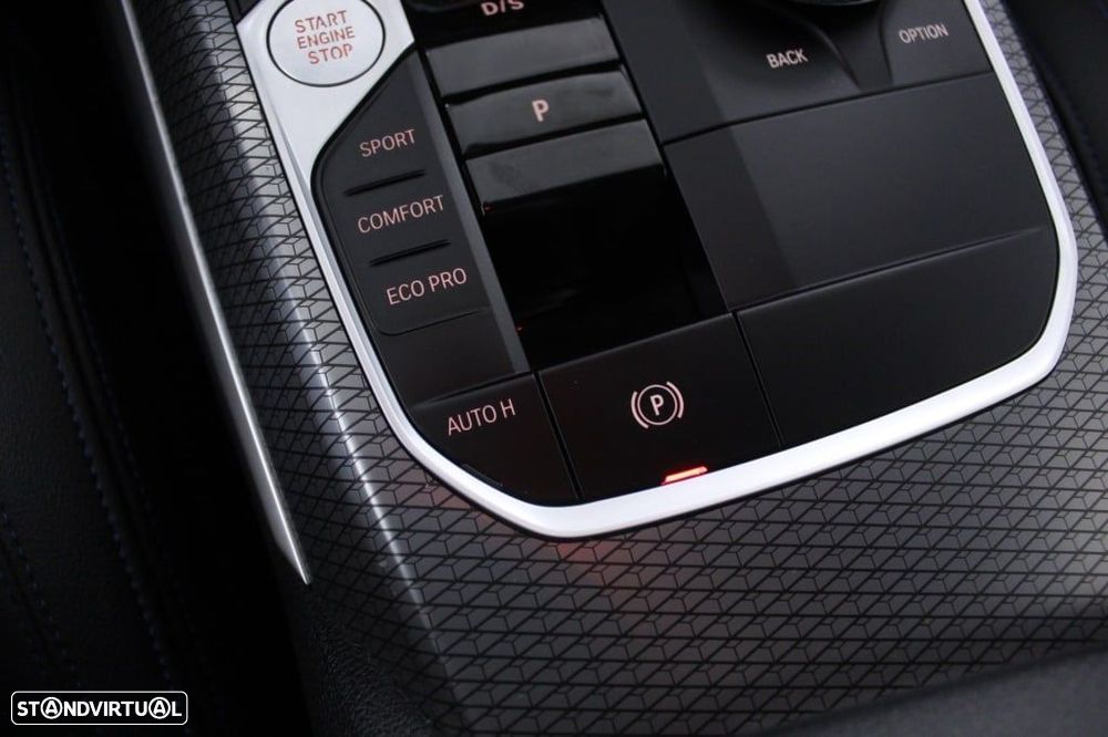 BMW 320 d Pack Desportivo M Auto - 31