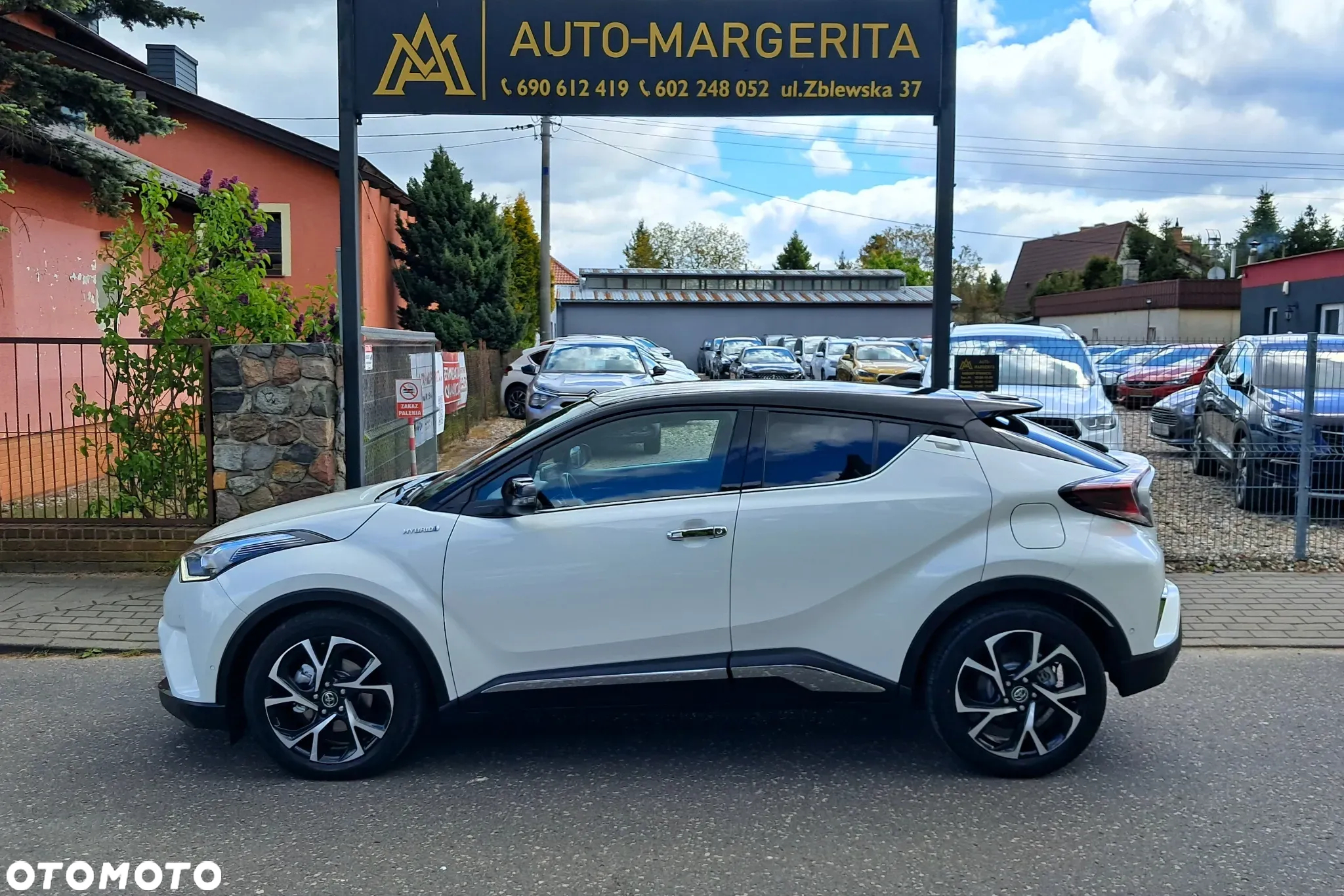 Toyota C-HR 1.8 Hybrid Neon Lime powered by JBL - 3