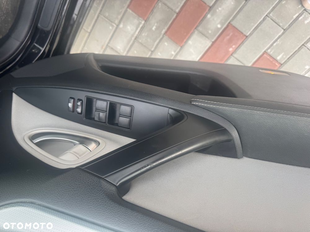 Toyota Avensis 2.0 D-4D Premium - 19